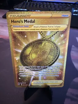 Hero's Medal 201/185 Secret Rare Vivid Voltage Pokemon Holo Near Mint - Image 1