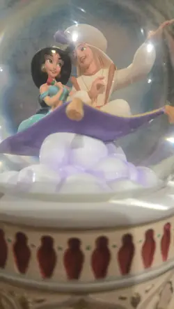 Disney Store Aladdin & Jasmine Large Snow Globe "A Whole New World" Musical - Image 5