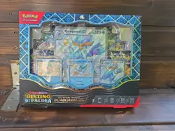 Pokemon TCG PALDEAN FATES Premium Collection QUAQUAVAL Italienisch - Image 1