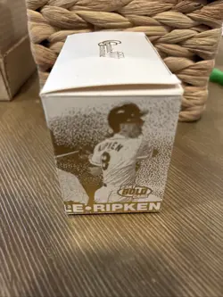 • 1998 Bleachers Gems Of The Game Set Of 8 23KT Gold Foil Sculptured Cards - Image 2