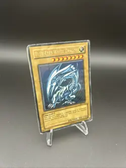 Yu-Gi-Oh! Blue-Eyes White Dragon -SDK-001- Ultra Rare- Unlimited HEAVY DAMAGED! - Image 1
