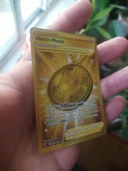 Pokemon TCG Hero's Medal Vivid Voltage 201/185 Gold Hyper Rare NM - Image 3