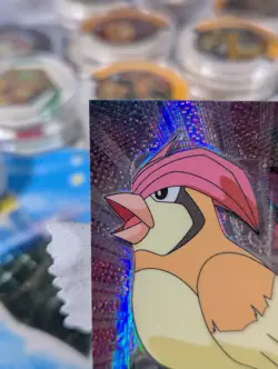 Pidgeotto Topps Chrome Series 1 Spectra Pokemon #17 TV Animation MP (Bend) - Image 2