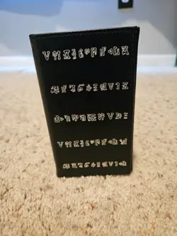 Sleeve Chief Dark Magician Yugioh deckbox in original box - Image 2