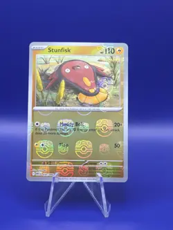 STUNFISK (MASTER BALL PATTERN) 035/086 UNCOMMON WHITE FLARE POKEMON HOLO NM - Image 1