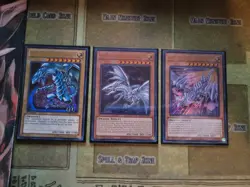 YUGIOH BLUE-EYES WHITE DRAGON SDBE 1ST + JET DRAGON + ALTERNATIVE WHITE DRAGON - Image 1