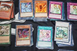 TCG Bulk Lot 140 MTG Cards and 600 Yugioh Cards - Image 3