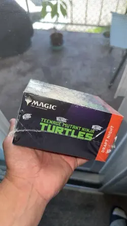 Magic: The Gathering Teenage Mutant Ninja Turtles Draft Night Box - Image 3