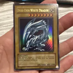Konami Yu-Gi-Oh! Blue-Eyes White Dragon SDK-001 Ultra Rare Holo Unlimited - Image 1