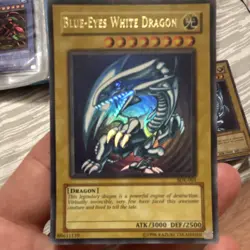 Konami Yu-Gi-Oh! Blue-Eyes White Dragon SDK-001 Ultra Rare Holo EN Unlimited - Image 1