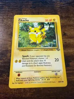Pikachu 60/64 Jungle Regular LP-NMThis is a card that represents the Pokemon sce - Image 1