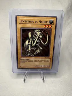 Yu-Gi-Oh! -Mammoth Graveyard Spanish Cementerio de Mamuts 1st Edition NM SDY-010 - Image 1