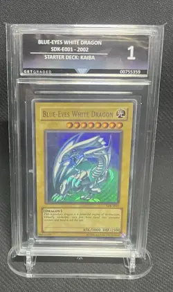 Yu‑Gi‑Oh! Blue‑Eyes White Dragon SDK‑E001 2002 – Graded 1 – Starter Deck Kaiba - Image 1