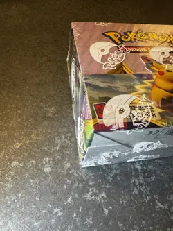 Pokemon Sword & Shield Vivid Voltage Booster Box 36 Packs New And Sealed - Image 2
