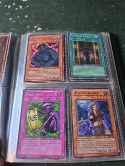 Yu-Gi-Oh Vintage Collection Card Sleeves Book 1996 One Page Is Ripped With Cards - Image 4