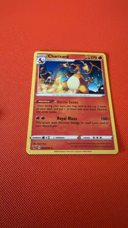 Charizard 025/185 Rare Vivid Voltage Pokemon Near Mint - Image 1