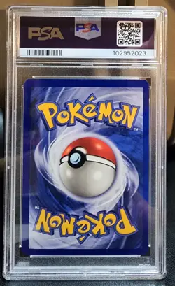 POKEMON HITMONLEE 1999 FOSSIL 1ST EDITION #7 HOLO PSA 8 - Image 2