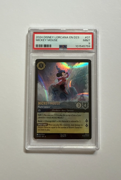 2024 DISNEY LORCANA EN D23 EXPO PROMO MICKEY MOUSE PLAYFUL SORCERER PSA 9 - Image 2