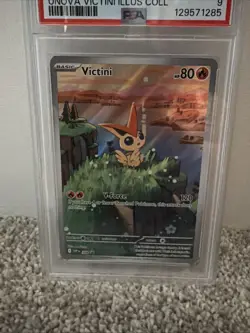 2025 POKEMON SVP PROMO UNOVA VICTINI ILLUSTRATION COLLECTION #208 VICTINI PSA 9 - Image 3