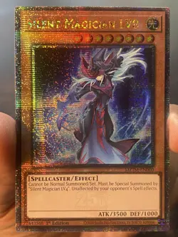 Yugioh NM Silent Magician LV8 Maze of the Master QCSR Foil 1st MZTM-EN000 - Image 1