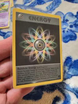 Mod Play Rainbow Energy - 80/82 Team Rocket - Pokemon TCG - 2000 - Image 2