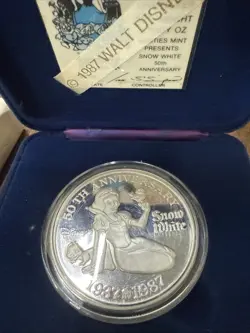 Rarities Mint Disney 5 Ounce .999 Silver Coin Snow White/50th Ann (3842 of 5000) - Image 2