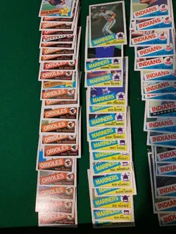 Large 400 plus Topps 1985 Baseball Cards MLB Sports Trading Lot - Image 2