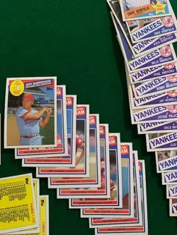 Large 400 plus Topps 1985 Baseball Cards MLB Sports Trading Lot - Image 4