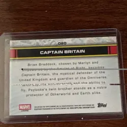 2026 Topps Chrome Marvel #20 CAPTAIN BRITAIN Purple Shimmer Refractor /75 🇬🇧 - Image 3