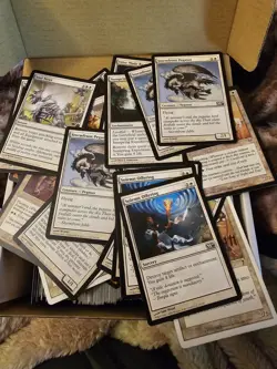 Magic: The Gathering Wizards Mixed Card Lot w/ Storage Box. MTG - Image 2