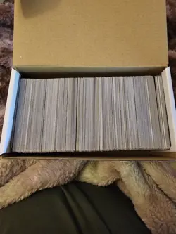 Magic: The Gathering Wizards Mixed Card Lot w/ Storage Box. MTG - Image 3