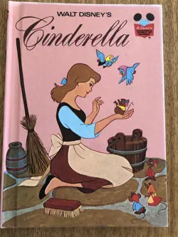 WALT-DISNEY-CINDERELLA-HARDBACK BOOK-VINTAGE-1974-RARE-AMAZING CONDITION FOR AGE - Image 1