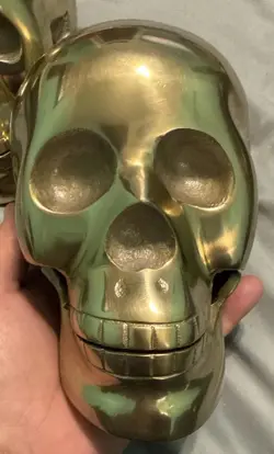ORIGINAL DISNEY PIRATES OF THE CARIBBEAN RIDE TREASURE PROP GOLD SKULL EUC - Image 2