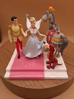 2006 DEPT 56 DISNEY PRINCESS CINDERELLA HAPPILY EVER AFTER *NO BOX - Image 1