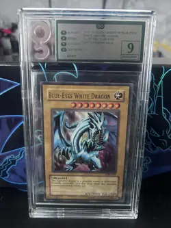 YuGiOh - Blue Eyes White Dragon LOB-001 - OG 9 Mint - Image 1