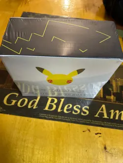 Pokemon TCG: 25th Anniversary Celebrations Elite Trainer Box (2021) 820650809439 - Image 3
