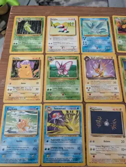 Pokemon TCG 18 Card Vintage1999 WOTC Lot - Base/Jungle Shadowless Pikachu - Image 2