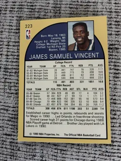 1990-91 NBA Hoops Sam Vincent #223 Michael Jordan Wearing #12 in the background - Image 2
