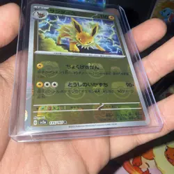 Jolteon (Master Ball Pattern) 135/165 Sv2a: Pokemon Card 151 Holo (Japanese) - Image 2