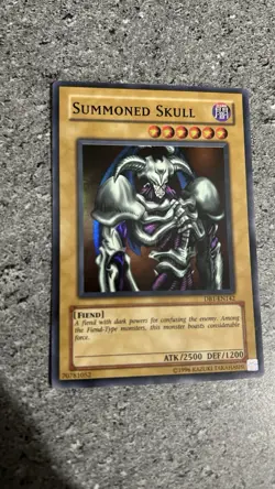 Yu-Gi-Oh! TCG Summoned Skull Holo DB1-EN142 Ultra Rare Excellent Condition - Image 1