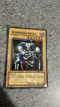 Yu-Gi-Oh! TCG Summoned Skull Holo DB1-EN142 Ultra Rare Excellent Condition - Image 4