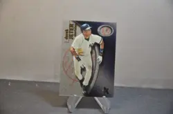 DEREK JETER 2001 FLEER baseball card EX #2 NEW YORK YANKEES HOF mlb - Image 1