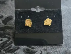 DISNEY/WINNIE THE POOH 10K Gold Stud Earrings - Image 1