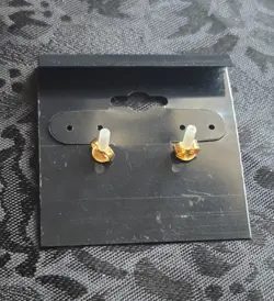 DISNEY/WINNIE THE POOH 10K Gold Stud Earrings - Image 3