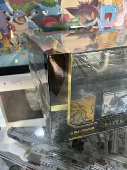 Pokemon Hidden Fates Ultra-Premium Collection Box 2019 English (80552) - Image 2