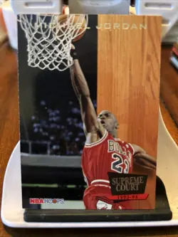 1993-94 NBA Hoops - Supreme Court Michael Jordan #SC11 Chicago Bulls Basketball - Image 1