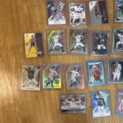 Sports card 28-Card Lot mixed with Autographs Rookies and numbered cards - Image 2