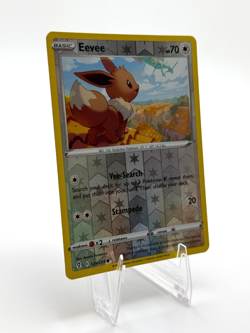 Pokemon Eevee 125/203 Evolving Skies Reverse Holo LP - Image 3