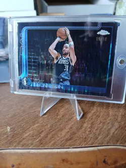 2025-26 Topps Chrome #42 Klay Thompson Black Basketball Refractor 9/10 Mint - Image 1