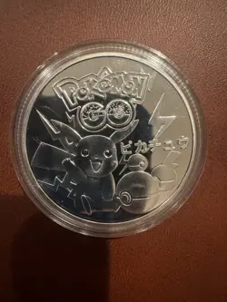 Pokemon Pikachu 1996 Vintage Metal Flip CCG Coin Silver/Yellow - Image 2